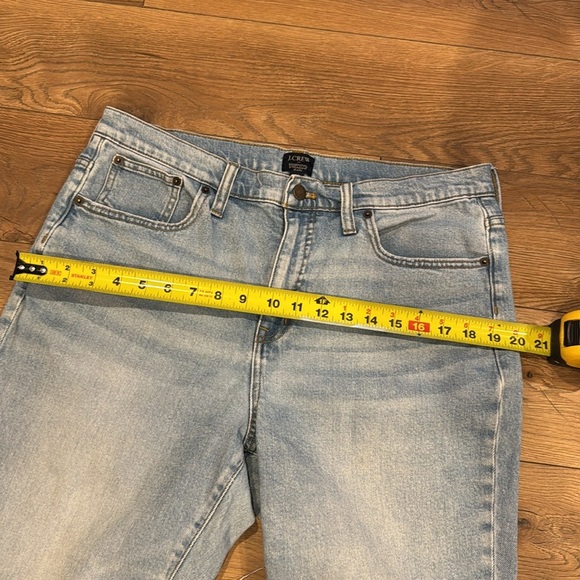 J. Crew Women’s Essential Straight Jean Light Blue Wash Everyday Jeans Size 32 - Picture 7 of 8